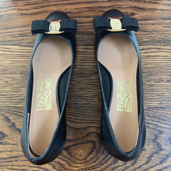 Salvatore Ferragamo, signature Vara bow pumps - Picture 1 of 8